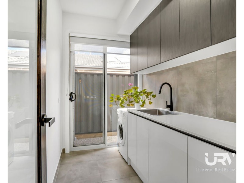 17 Schefflera Street, Craigieburn VIC 3064