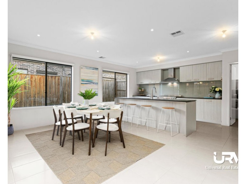 4 Rosette Parade, Mickleham VIC 3064