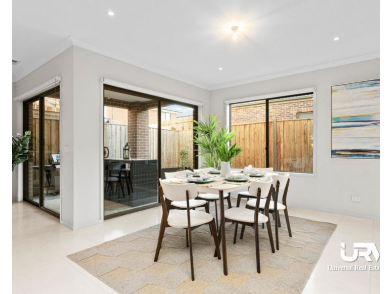 4 Rosette Parade, Mickleham VIC 3064
