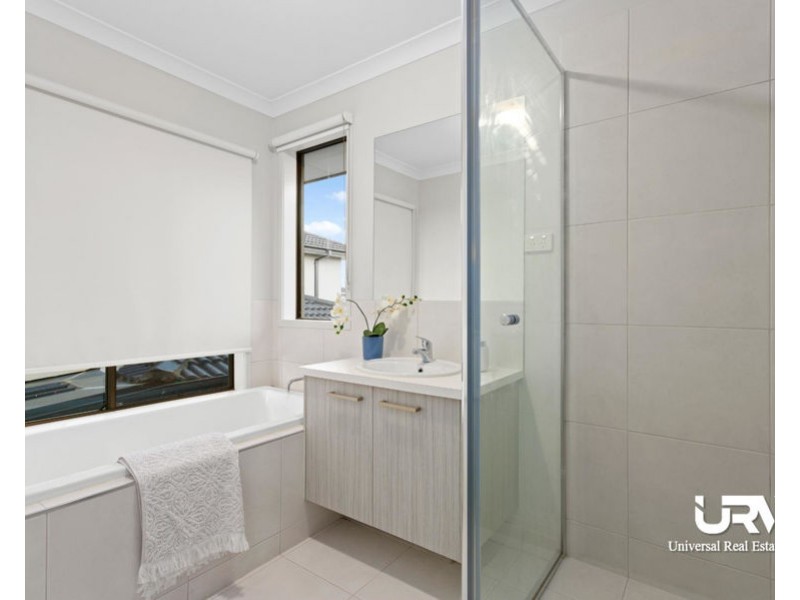 4 Rosette Parade, Mickleham VIC 3064