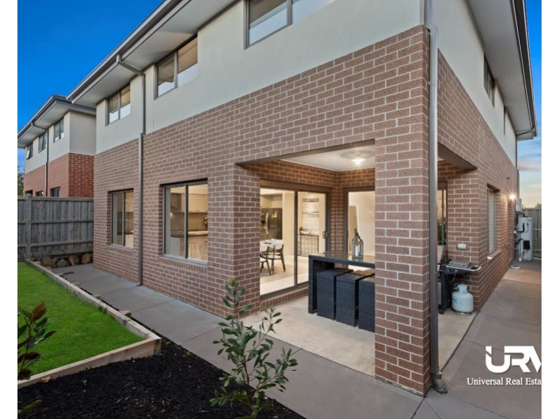 4 Rosette Parade, Mickleham VIC 3064