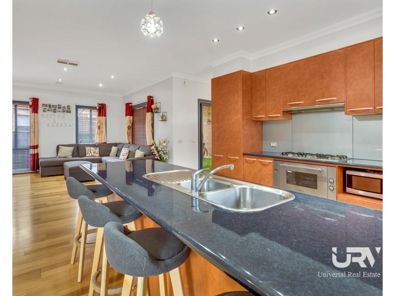 25 Dalwhinnie Crescent, Craigieburn VIC 3064