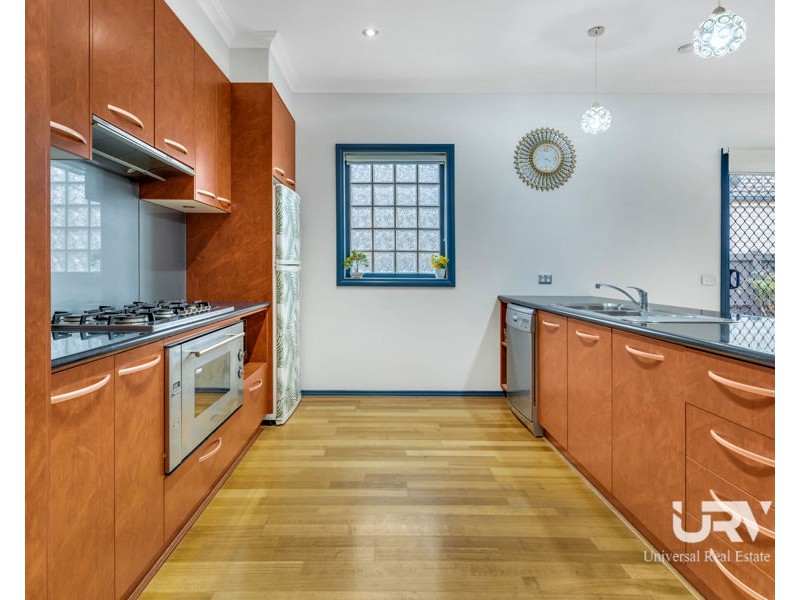 25 Dalwhinnie Crescent, Craigieburn VIC 3064