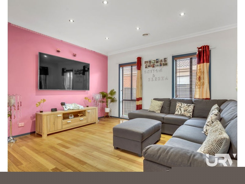 25 Dalwhinnie Crescent, Craigieburn VIC 3064