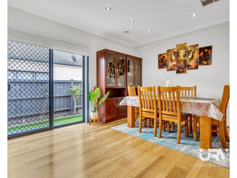25 Dalwhinnie Crescent, Craigieburn VIC 3064