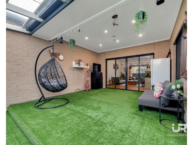 25 Dalwhinnie Crescent, Craigieburn VIC 3064
