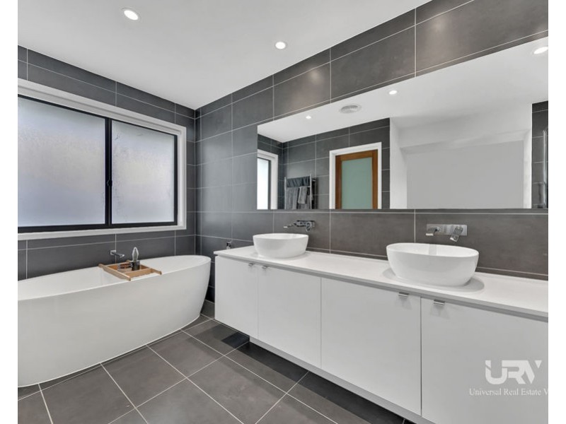 22 McCracken Avenue, Mickleham VIC 3064