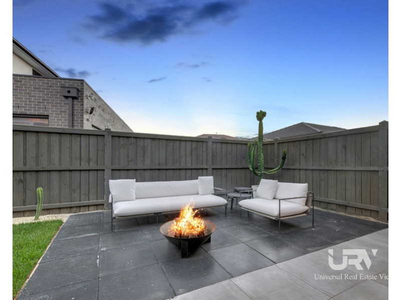 22 McCracken Avenue, Mickleham VIC 3064