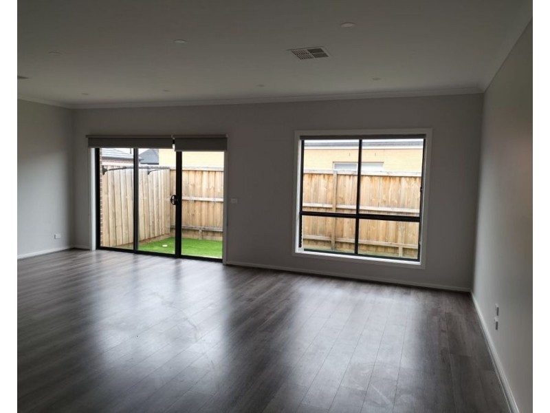 7 Northampton Way, Donnybrook VIC 3064