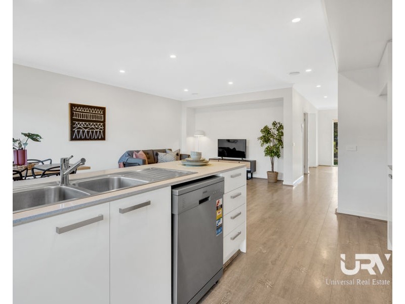 10 Cyan Walk, Craigieburn VIC 3064