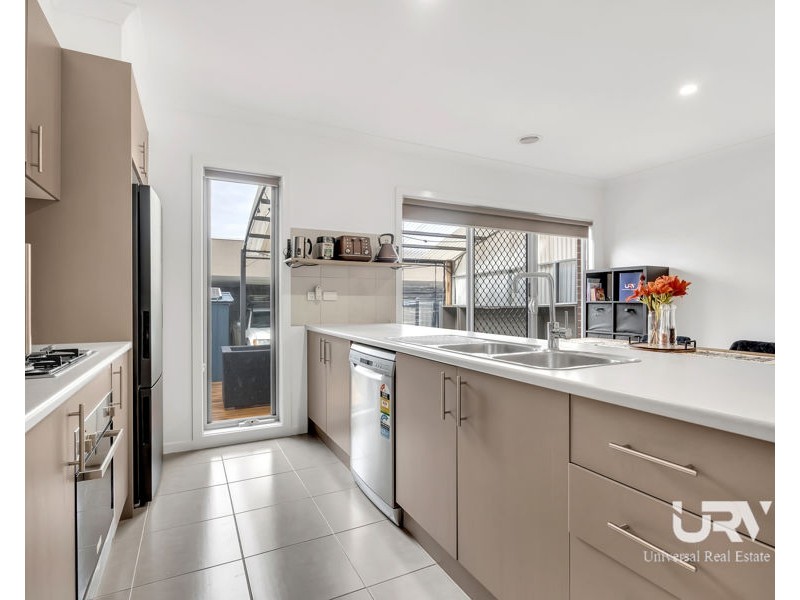 17 Hadley Lane, Craigieburn VIC 3064