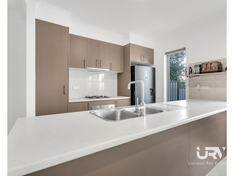 17 Hadley Lane, Craigieburn VIC 3064