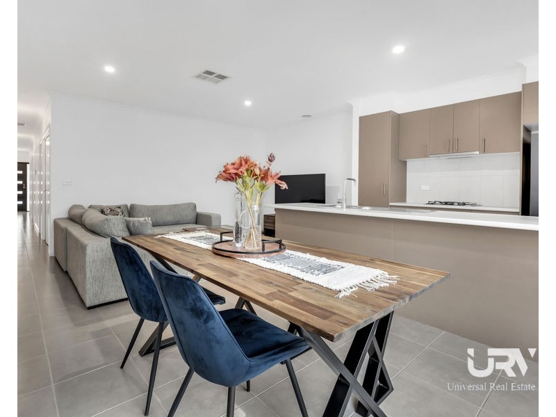 17 Hadley Lane, Craigieburn VIC 3064