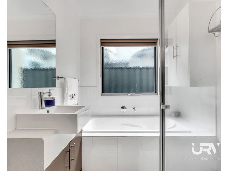 17 Hadley Lane, Craigieburn VIC 3064