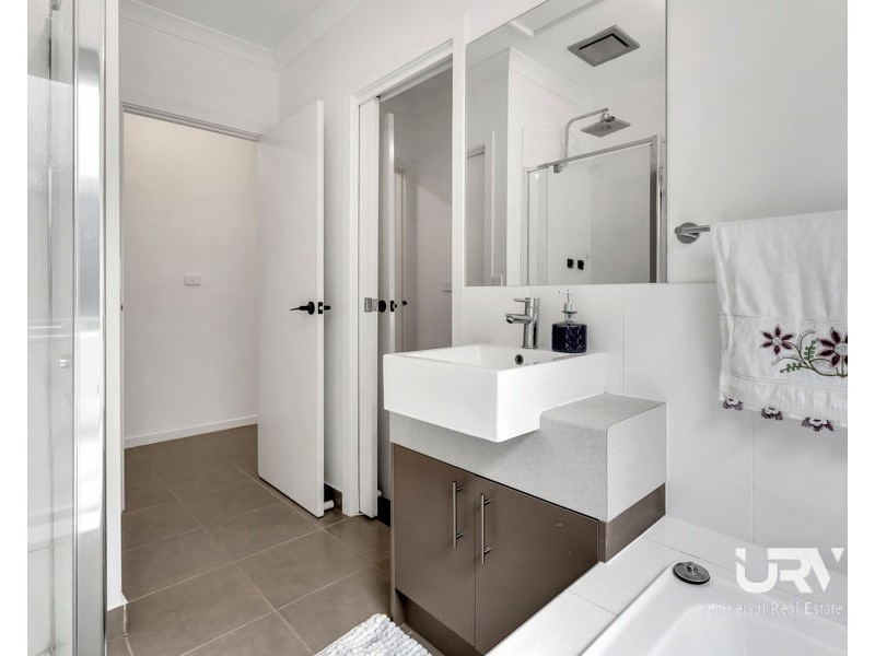 17 Hadley Lane, Craigieburn VIC 3064