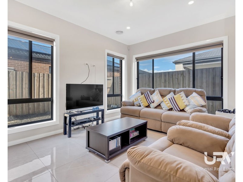 4 Turmeric Avenue, Mickleham VIC 3064