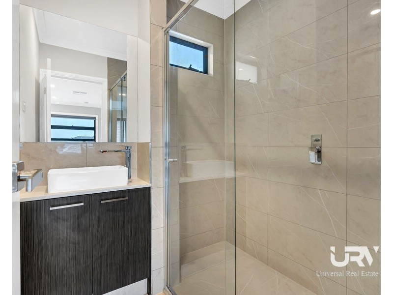 4 Turmeric Avenue, Mickleham VIC 3064