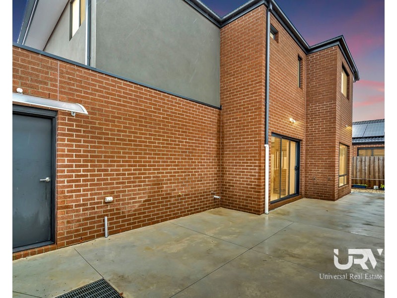 4 Turmeric Avenue, Mickleham VIC 3064