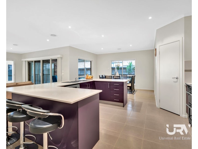 13 Bellfield Drive, Craigieburn VIC 3064