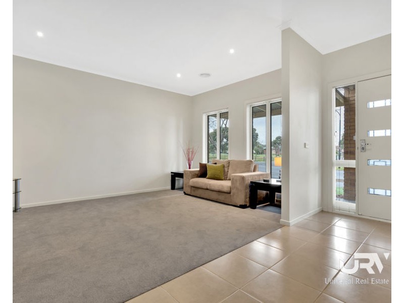 13 Bellfield Drive, Craigieburn VIC 3064