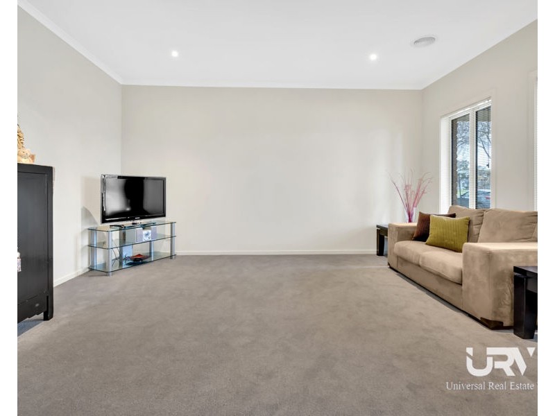 13 Bellfield Drive, Craigieburn VIC 3064