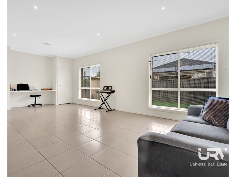 13 Bellfield Drive, Craigieburn VIC 3064
