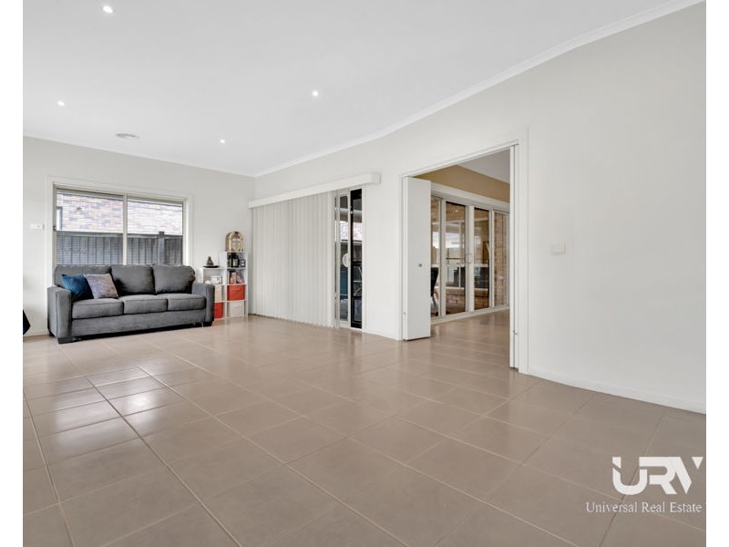 13 Bellfield Drive, Craigieburn VIC 3064