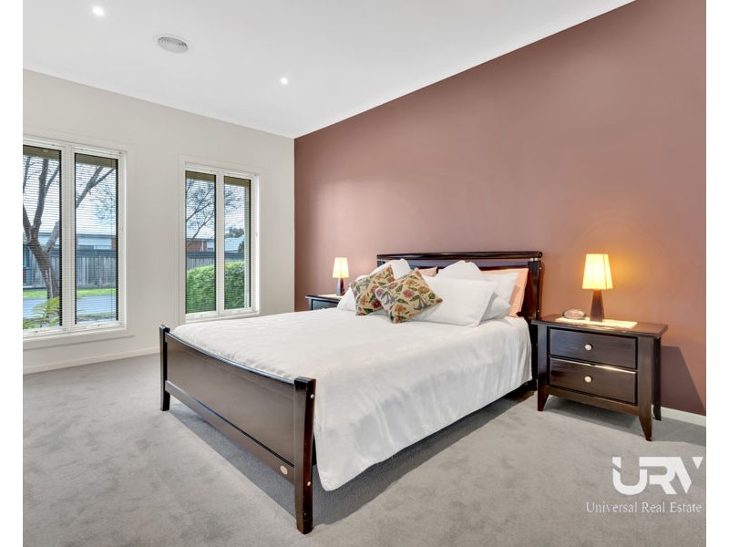 13 Bellfield Drive, Craigieburn VIC 3064