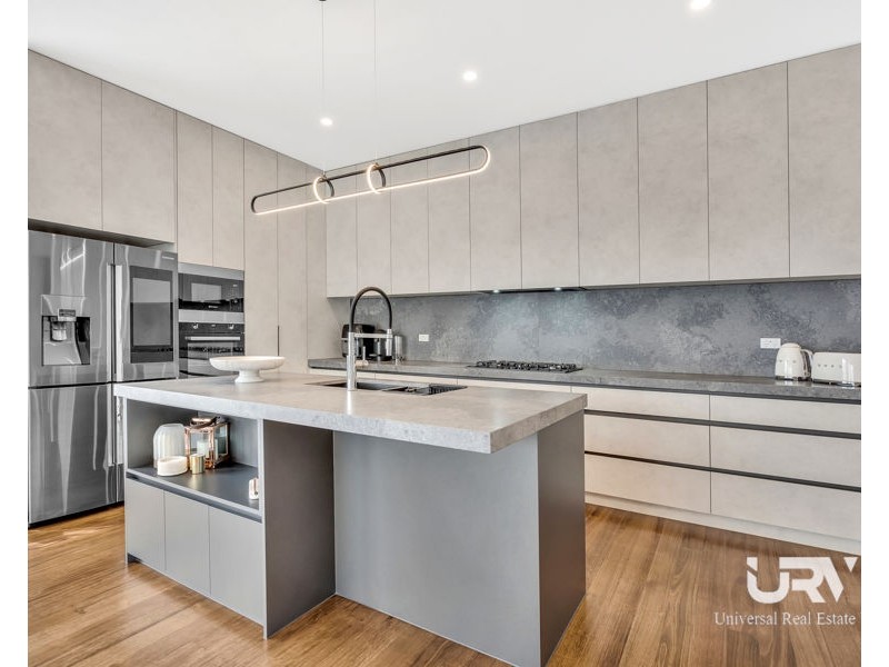 18 Bowenia Avenue, Craigieburn VIC 3064