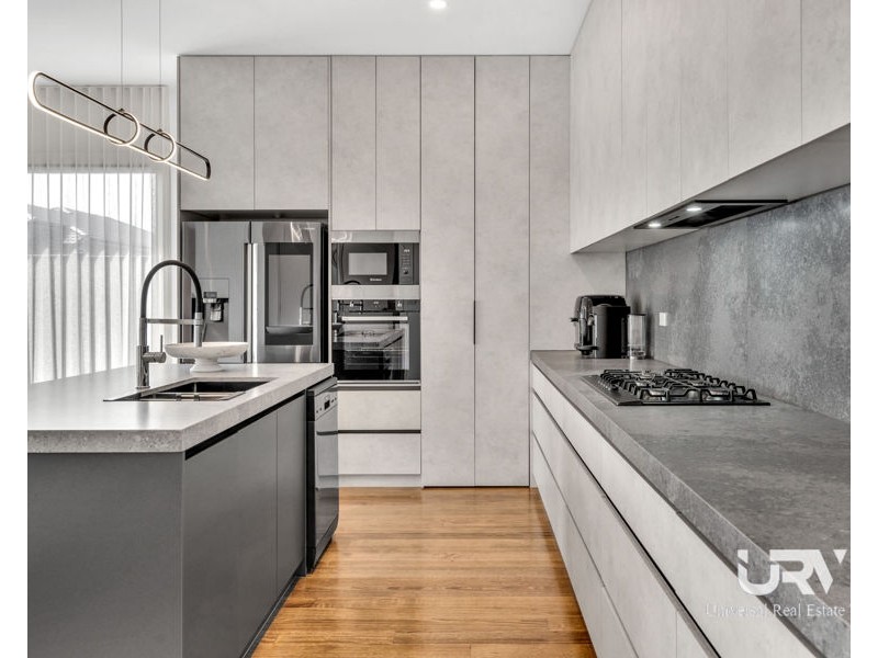 18 Bowenia Avenue, Craigieburn VIC 3064