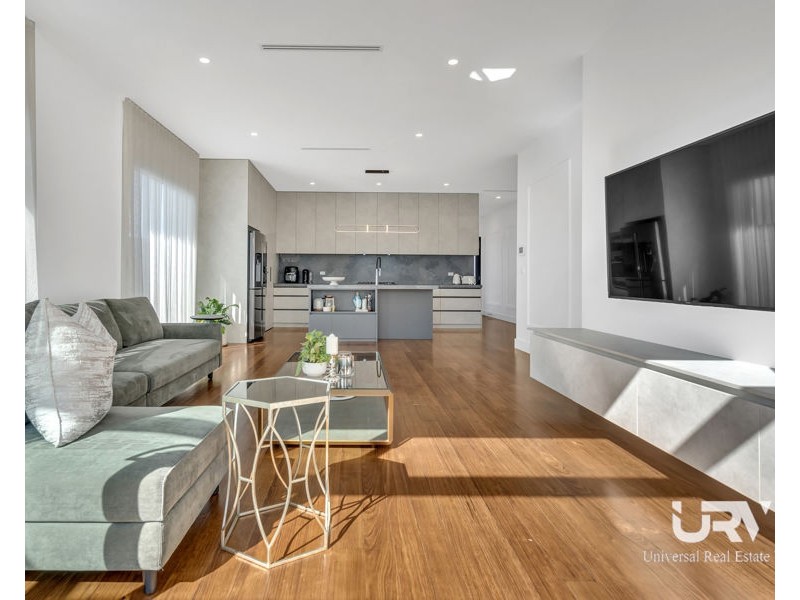 18 Bowenia Avenue, Craigieburn VIC 3064
