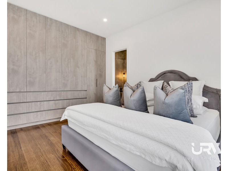 18 Bowenia Avenue, Craigieburn VIC 3064