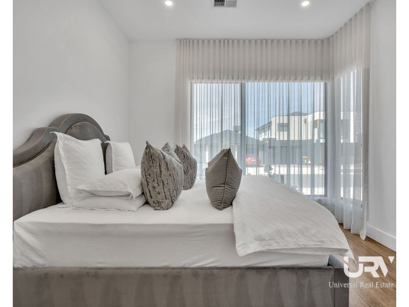 18 Bowenia Avenue, Craigieburn VIC 3064