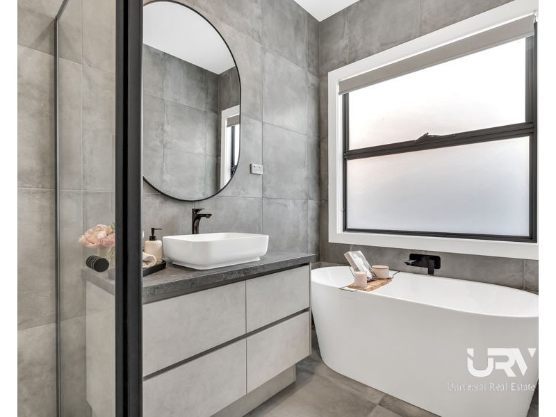 18 Bowenia Avenue, Craigieburn VIC 3064