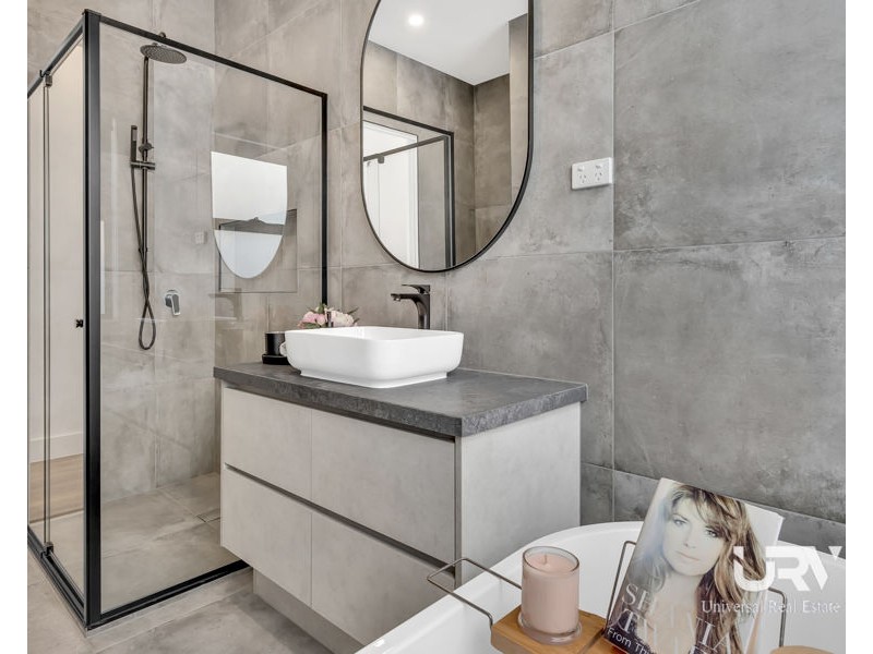 18 Bowenia Avenue, Craigieburn VIC 3064