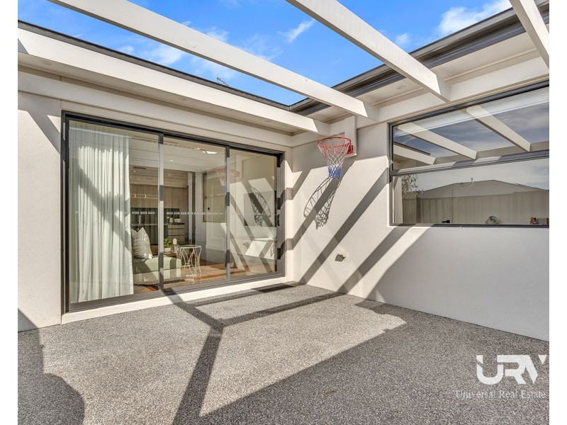 18 Bowenia Avenue, Craigieburn VIC 3064