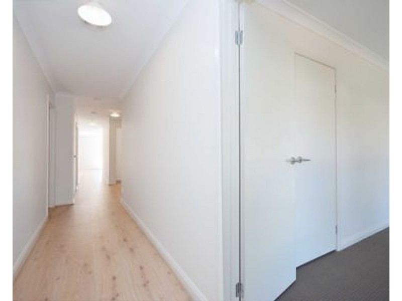 35 Hollington Drive, Mickleham VIC 3064