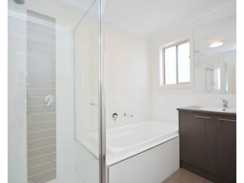 35 Hollington Drive, Mickleham VIC 3064