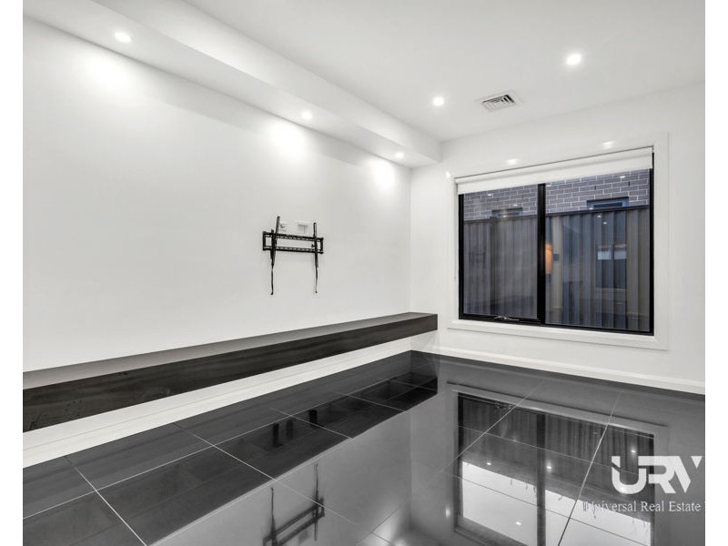 42 Valiant Crescent, Craigieburn VIC 3064