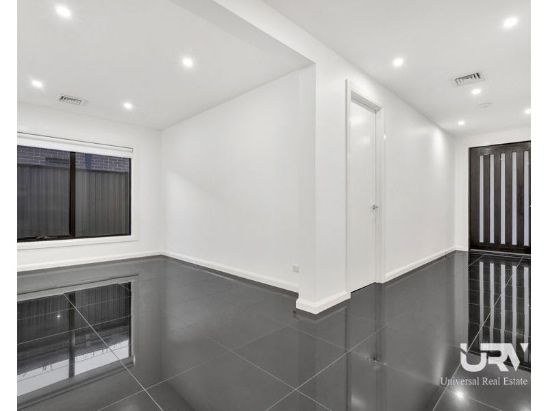 42 Valiant Crescent, Craigieburn VIC 3064
