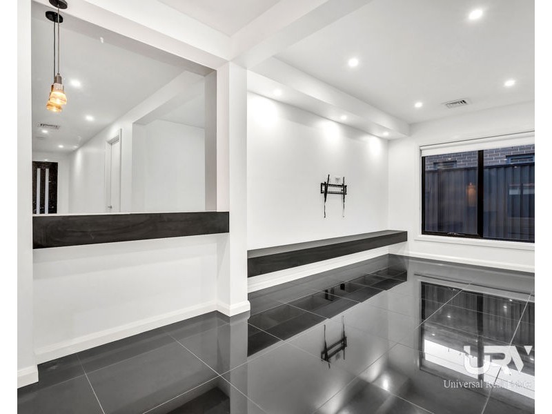 42 Valiant Crescent, Craigieburn VIC 3064