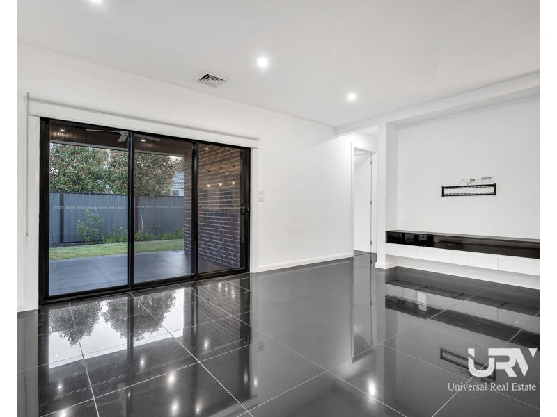 42 Valiant Crescent, Craigieburn VIC 3064