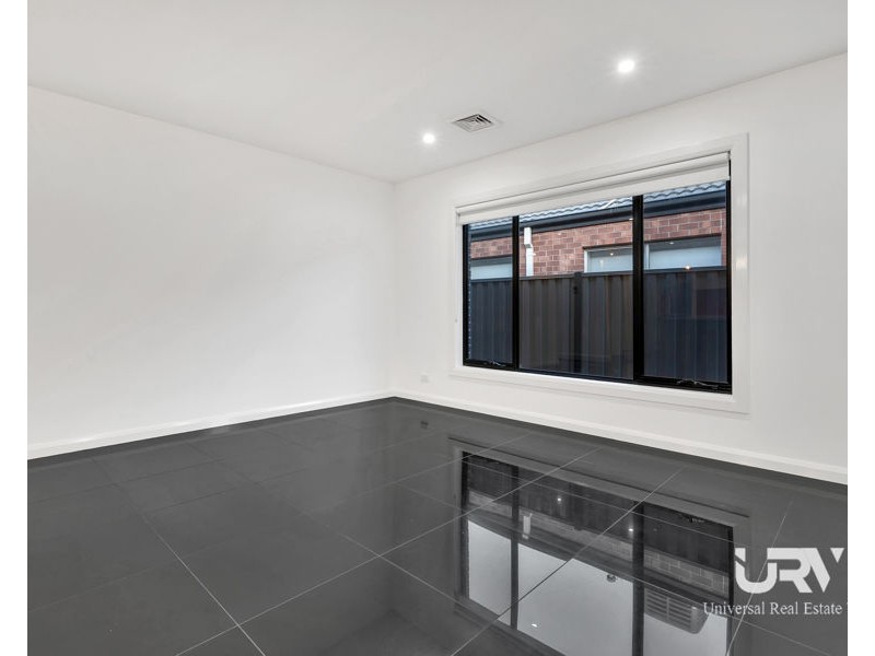 42 Valiant Crescent, Craigieburn VIC 3064