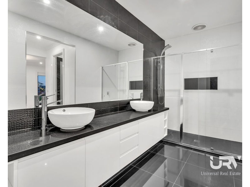 42 Valiant Crescent, Craigieburn VIC 3064