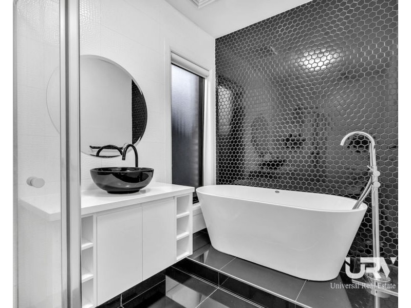 42 Valiant Crescent, Craigieburn VIC 3064