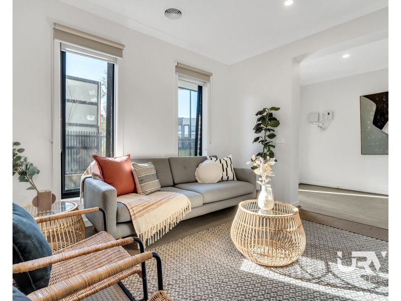 10 Cyan Walk, Craigieburn VIC 3064