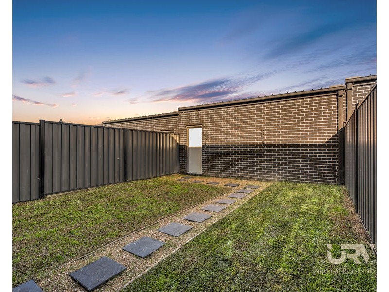 10 Cyan Walk, Craigieburn VIC 3064