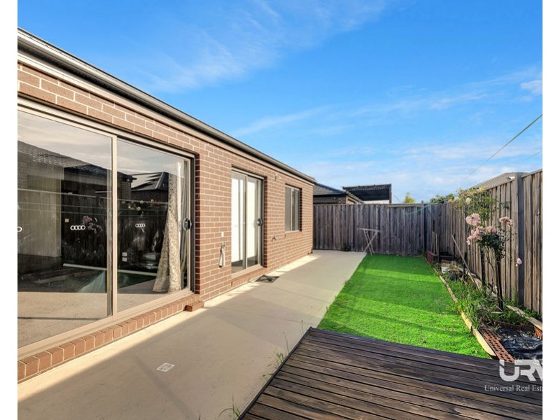 14 Primavera Drive, Mickleham VIC 3064