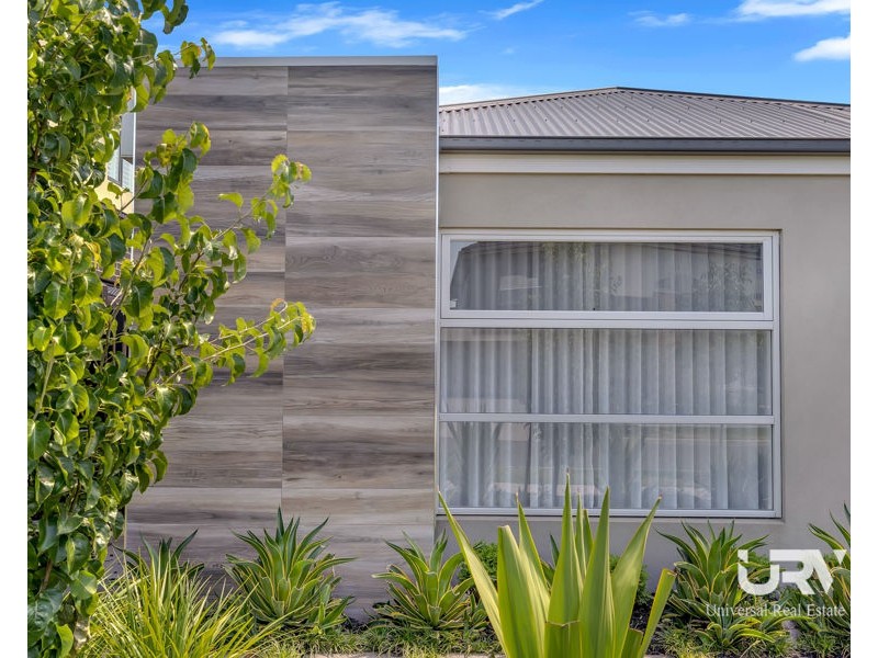 5 Carrington Drive, Mickleham VIC 3064