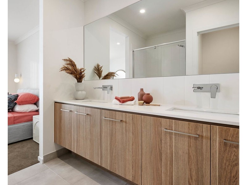 5 Carrington Drive, Mickleham VIC 3064